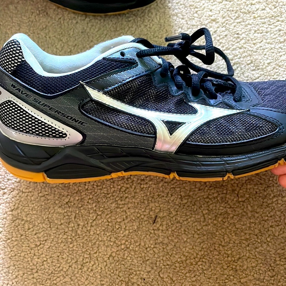 asics volleyball shoes size 8